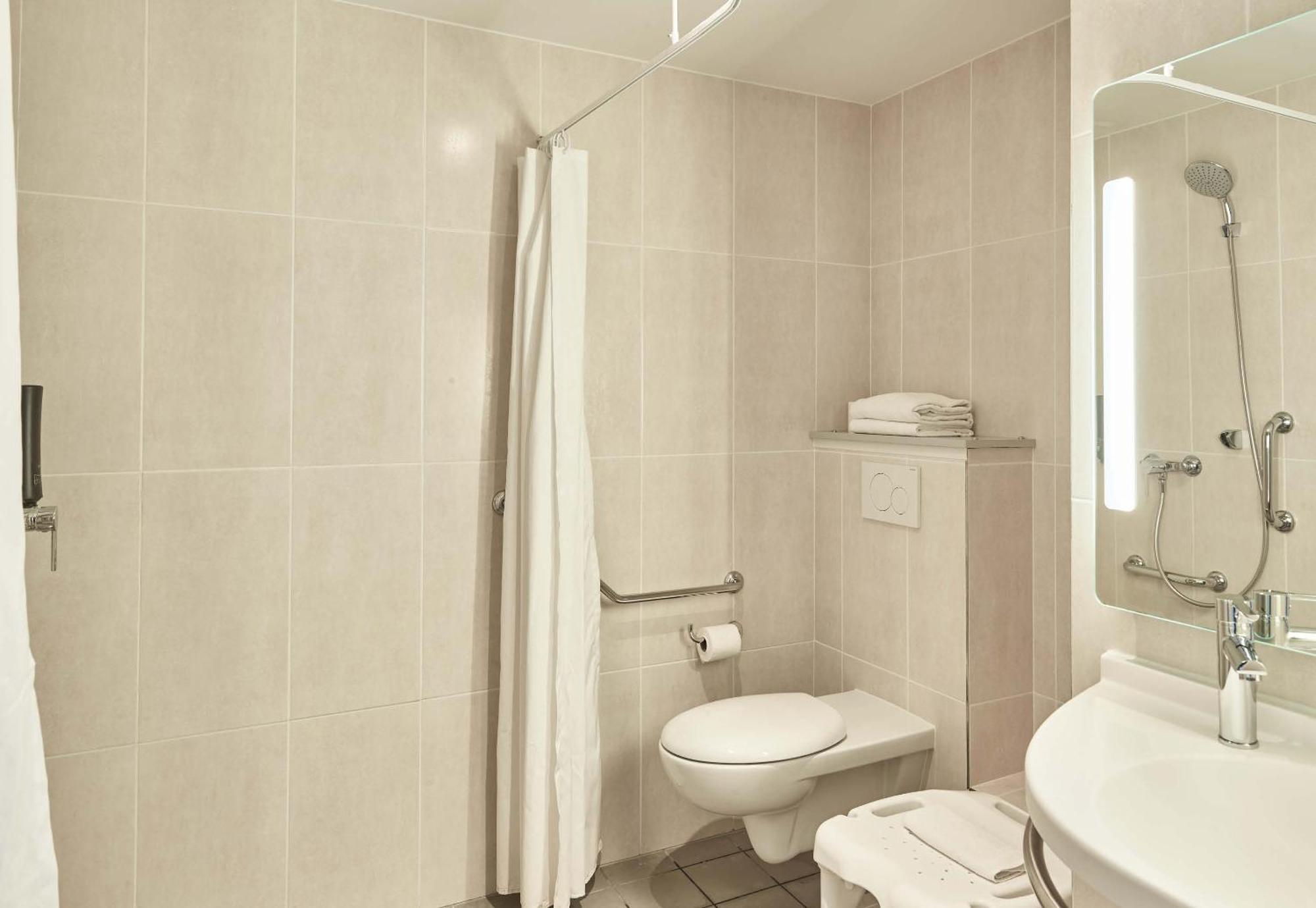 B&B Hotel Massy Gare Tgv Екстер'єр фото